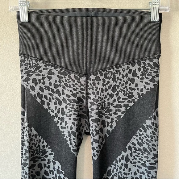 Good American Active Leopard Seamless 7/8 Leggings Black/Gray Size 2/3 = M/L - Picture 6 of 13